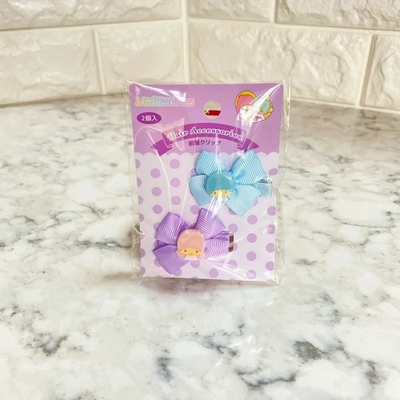 3/$20 🌸 Little Twin Star Hair Clip - Picture 3 of 3